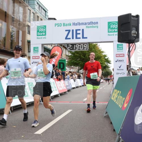 21.09.2025 - PSD Bank Halbmarathon Strokosch-Dieckow http://msf.ph/oto/8932403 21.09.2025 12:18:32 Ziel 1290, 1292, 1385, 3178, 3642 meine-sportfotos.de