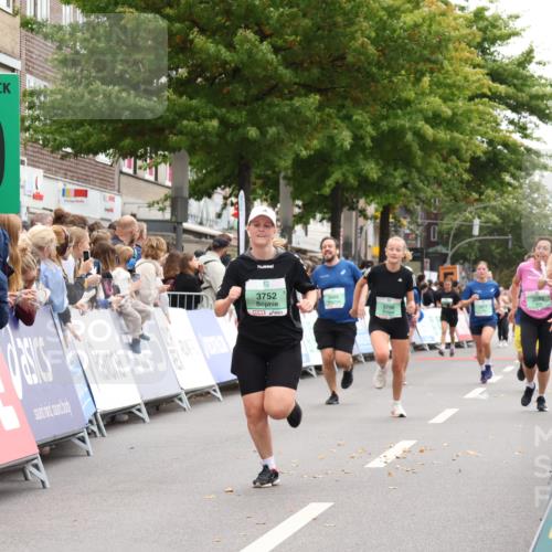 21.09.2025 - PSD Bank Halbmarathon Strokosch-Dieckow http://msf.ph/oto/8932427 21.09.2025 12:18:47 Ziel 1950, 2959, 3350, 3752, 3796 meine-sportfotos.de