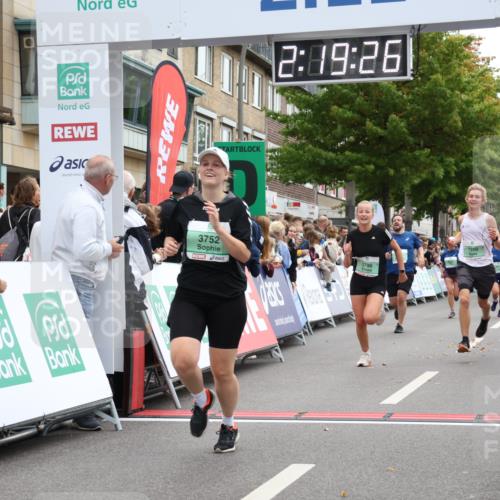 21.09.2025 - PSD Bank Halbmarathon Strokosch-Dieckow http://msf.ph/oto/8932438 21.09.2025 12:18:49 Ziel 1950, 2959, 2973, 2974, 3350, 3486, 3563, 3752, 3796 meine-sportfotos.de