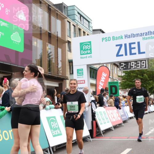 21.09.2025 - PSD Bank Halbmarathon Strokosch-Dieckow http://msf.ph/oto/8932506 21.09.2025 12:19:02 Ziel 1050, 1541, 1637, 1638, 3282, 3437 meine-sportfotos.de