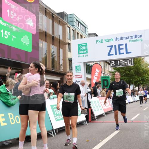 21.09.2025 - PSD Bank Halbmarathon Strokosch-Dieckow http://msf.ph/oto/8932508 21.09.2025 12:19:03 Ziel 1050, 1541, 1637, 1638, 3282, 3437 meine-sportfotos.de