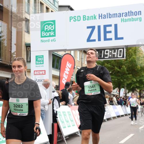 21.09.2025 - PSD Bank Halbmarathon Strokosch-Dieckow http://msf.ph/oto/8932511 21.09.2025 12:19:03 Ziel 1050, 1541, 1637, 1638, 3282, 3437 meine-sportfotos.de
