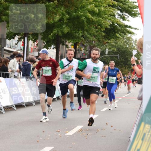 21.09.2025 - PSD Bank Halbmarathon Strokosch-Dieckow http://msf.ph/oto/8932569 21.09.2025 12:19:22 Ziel 1294, 2002, 2981, 3293, 3582, 3977 meine-sportfotos.de