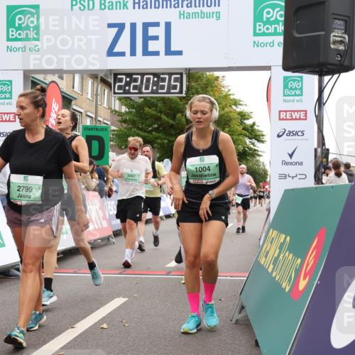21.09.2025 - PSD Bank Halbmarathon Strokosch-Dieckow http://msf.ph/oto/8932693 21.09.2025 12:19:58 Ziel 1004, 2714, 2799, 3111, 3122, 3253, 3264, 3265, 3501, 3528, 3567, 3580, 3678, 4067 meine-sportfotos.de