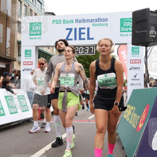 21.09.2025 - PSD Bank Halbmarathon Strokosch-Dieckow http://msf.ph/oto/8932704 21.09.2025 12:20:00 Ziel 1004, 2714, 2799, 3111, 3122, 3253, 3264, 3265, 3501, 3528, 3567, 3678, 4067 meine-sportfotos.de