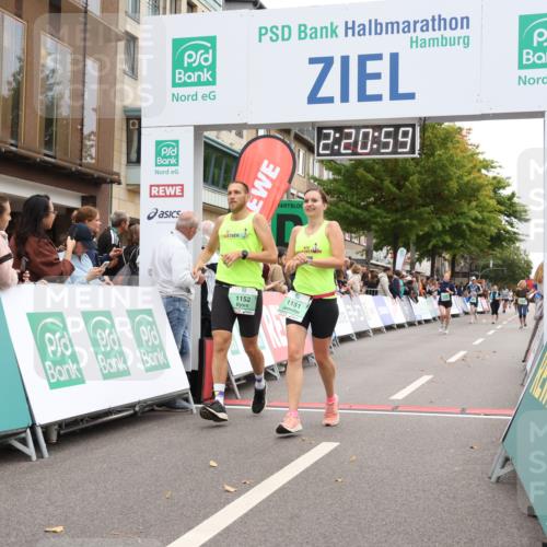 21.09.2025 - PSD Bank Halbmarathon Strokosch-Dieckow http://msf.ph/oto/8932785 21.09.2025 12:20:23 Ziel 1151, 1152, 3385 meine-sportfotos.de
