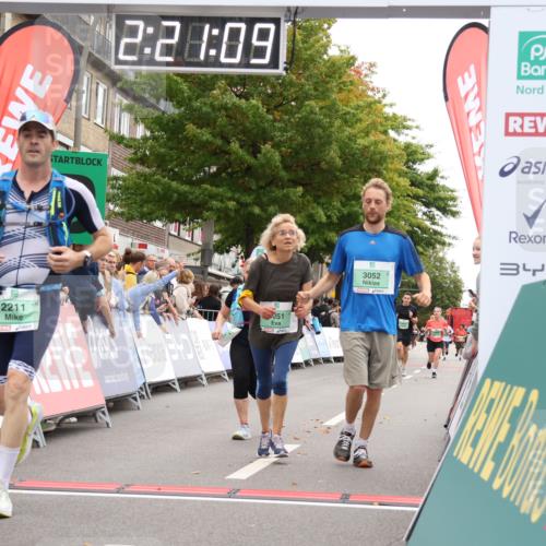 21.09.2025 - PSD Bank Halbmarathon Strokosch-Dieckow http://msf.ph/oto/8932809 21.09.2025 12:20:32 Ziel 1176, 2211, 3051, 3052, 3445 meine-sportfotos.de