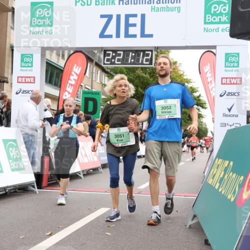 21.09.2025 - PSD Bank Halbmarathon Strokosch-Dieckow http://msf.ph/oto/8932821 21.09.2025 12:20:35 Ziel 1176, 2211, 3051, 3052, 3445, 3493, 3756 meine-sportfotos.de
