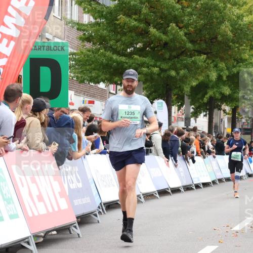21.09.2025 - PSD Bank Halbmarathon Strokosch-Dieckow http://msf.ph/oto/8932846 21.09.2025 12:20:43 Ziel 1235, 3493, 3494, 3756 meine-sportfotos.de