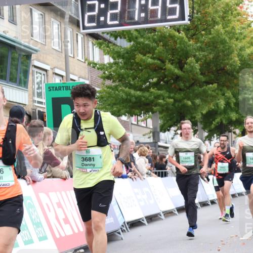 21.09.2025 - PSD Bank Halbmarathon Strokosch-Dieckow http://msf.ph/oto/8932919 21.09.2025 12:21:08 Ziel 1054, 1604, 1605, 1682, 1771, 2882, 3124, 3246, 3296, 3643, 3681 meine-sportfotos.de