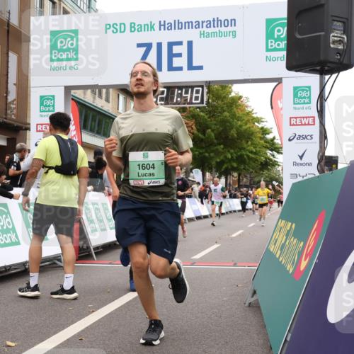 21.09.2025 - PSD Bank Halbmarathon Strokosch-Dieckow http://msf.ph/oto/8932934 21.09.2025 12:21:11 Ziel 1054, 1604, 1605, 1771, 2882, 3246, 3296, 3643, 3644, 3681, 3798 meine-sportfotos.de