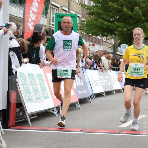 21.09.2025 - PSD Bank Halbmarathon Strokosch-Dieckow http://msf.ph/oto/8932948 21.09.2025 12:21:14 Ziel 1604, 1605, 1771, 2882, 3246, 3644, 3681, 3798 meine-sportfotos.de