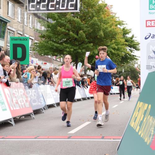 21.09.2025 - PSD Bank Halbmarathon Strokosch-Dieckow http://msf.ph/oto/8932989 21.09.2025 12:21:25 Ziel 1130, 2752, 2874, 3343, 3571, 3740 meine-sportfotos.de