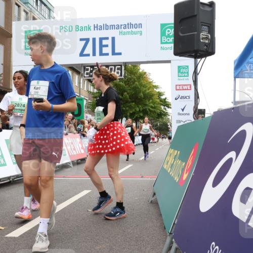 21.09.2025 - PSD Bank Halbmarathon Strokosch-Dieckow http://msf.ph/oto/8933008 21.09.2025 12:21:29 Ziel 1130, 2752, 2874, 2887, 3460, 3740, 3980 meine-sportfotos.de