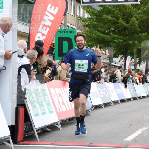 21.09.2025 - PSD Bank Halbmarathon Strokosch-Dieckow http://msf.ph/oto/8933365 21.09.2025 12:23:16 Ziel 1295, 1675, 3695, 3742 meine-sportfotos.de