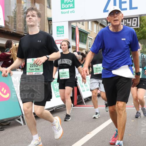 21.09.2025 - PSD Bank Halbmarathon Strokosch-Dieckow http://msf.ph/oto/8933532 21.09.2025 12:24:12 Ziel 1005, 1163, 1575, 1576, 2250, 3138, 3240, 3616 meine-sportfotos.de