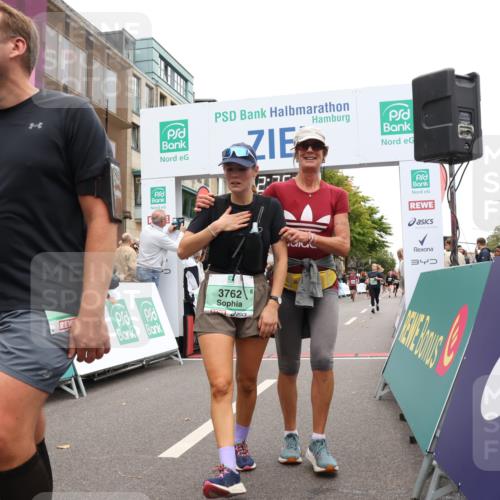 21.09.2025 - PSD Bank Halbmarathon Strokosch-Dieckow http://msf.ph/oto/8933673 21.09.2025 12:25:04 Ziel 3143, 3214, 3263, 3745, 3762 meine-sportfotos.de