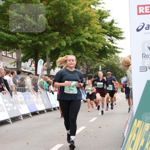 21.09.2025 - PSD Bank Halbmarathon Strokosch-Dieckow http://msf.ph/oto/8933678 21.09.2025 12:25:07 Ziel 1654, 1655, 3214, 3263, 3745, 3762, 4014 meine-sportfotos.de