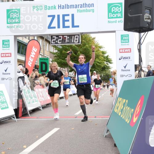 21.09.2025 - PSD Bank Halbmarathon Strokosch-Dieckow http://msf.ph/oto/8933950 21.09.2025 12:26:41 Ziel 1681, 2900, 2903, 2950, 3276, 3514, 3686, 3813 meine-sportfotos.de