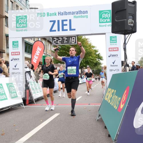 21.09.2025 - PSD Bank Halbmarathon Strokosch-Dieckow http://msf.ph/oto/8933952 21.09.2025 12:26:41 Ziel 1681, 2900, 2903, 2950, 3276, 3514, 3686, 3813 meine-sportfotos.de