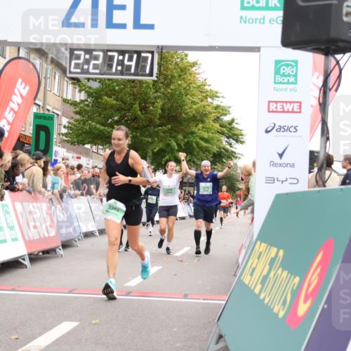 21.09.2025 - PSD Bank Halbmarathon Strokosch-Dieckow http://msf.ph/oto/8934032 21.09.2025 12:27:10 Ziel 3278, 3279, 3353, 3357 meine-sportfotos.de