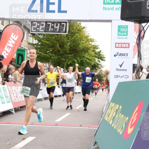 21.09.2025 - PSD Bank Halbmarathon Strokosch-Dieckow http://msf.ph/oto/8934035 21.09.2025 12:27:10 Ziel 3278, 3279, 3353, 3357 meine-sportfotos.de