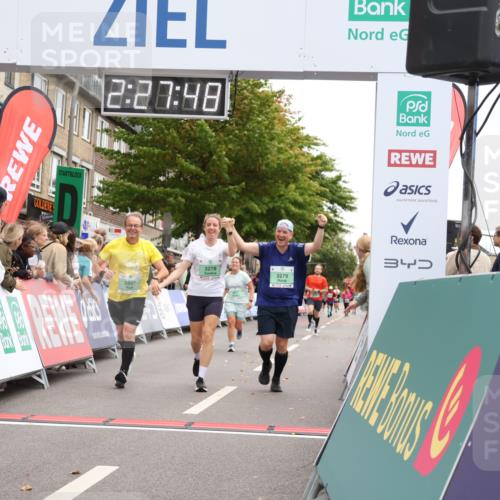 21.09.2025 - PSD Bank Halbmarathon Strokosch-Dieckow http://msf.ph/oto/8934040 21.09.2025 12:27:11 Ziel 3277, 3278, 3279, 3330, 3353, 3357 meine-sportfotos.de