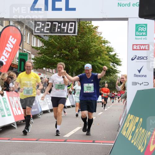 21.09.2025 - PSD Bank Halbmarathon Strokosch-Dieckow http://msf.ph/oto/8934043 21.09.2025 12:27:12 Ziel 3277, 3278, 3279, 3330, 3353, 3357, 3856 meine-sportfotos.de