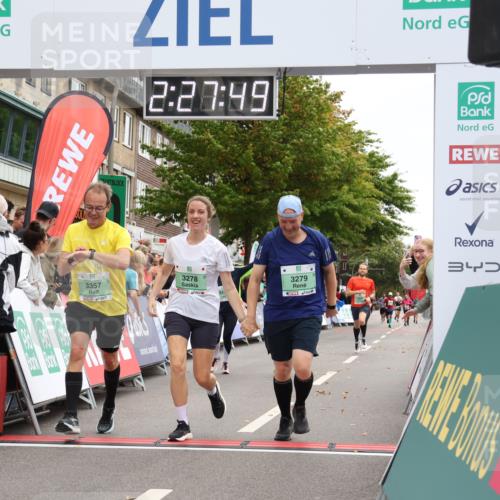 21.09.2025 - PSD Bank Halbmarathon Strokosch-Dieckow http://msf.ph/oto/8934045 21.09.2025 12:27:12 Ziel 3277, 3278, 3279, 3330, 3353, 3357, 3856 meine-sportfotos.de