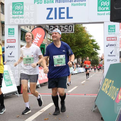 21.09.2025 - PSD Bank Halbmarathon Strokosch-Dieckow http://msf.ph/oto/8934053 21.09.2025 12:27:14 Ziel 3277, 3278, 3279, 3330, 3353, 3357, 3856 meine-sportfotos.de