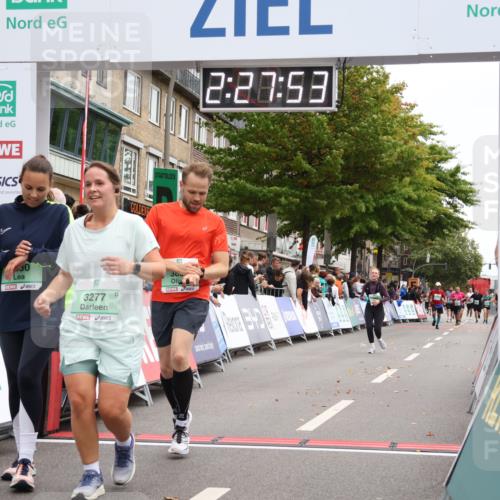 21.09.2025 - PSD Bank Halbmarathon Strokosch-Dieckow http://msf.ph/oto/8934066 21.09.2025 12:27:16 Ziel 3277, 3278, 3279, 3330, 3353, 3357, 3856 meine-sportfotos.de