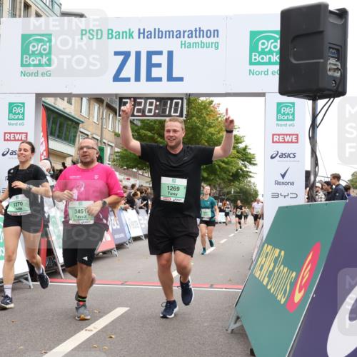 21.09.2025 - PSD Bank Halbmarathon Strokosch-Dieckow http://msf.ph/oto/8934124 21.09.2025 12:27:33 Ziel 1269, 1270, 3451, 3661, 3989 meine-sportfotos.de