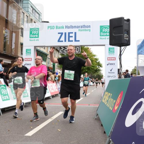21.09.2025 - PSD Bank Halbmarathon Strokosch-Dieckow http://msf.ph/oto/8934127 21.09.2025 12:27:33 Ziel 1269, 1270, 3451, 3661, 3989 meine-sportfotos.de
