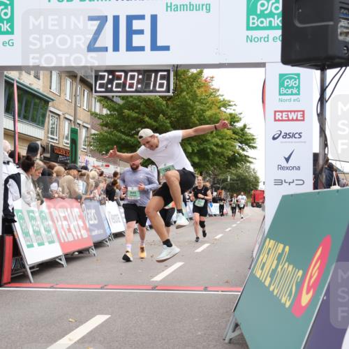21.09.2025 - PSD Bank Halbmarathon Strokosch-Dieckow http://msf.ph/oto/8934149 21.09.2025 12:27:39 Ziel 1269, 1270, 1362, 3451, 3457, 3490, 3661, 3845 meine-sportfotos.de