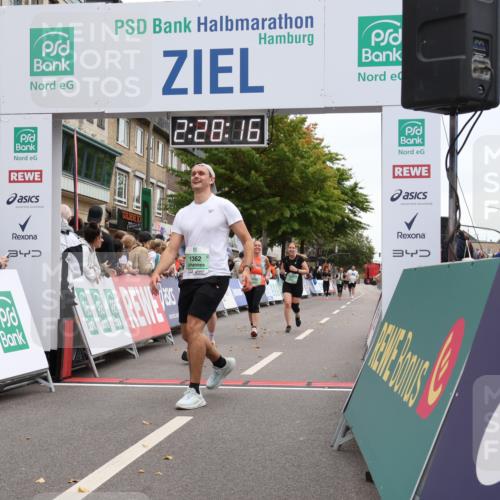 21.09.2025 - PSD Bank Halbmarathon Strokosch-Dieckow http://msf.ph/oto/8934155 21.09.2025 12:27:40 Ziel 1269, 1270, 1362, 3451, 3457, 3490, 3661, 3845 meine-sportfotos.de
