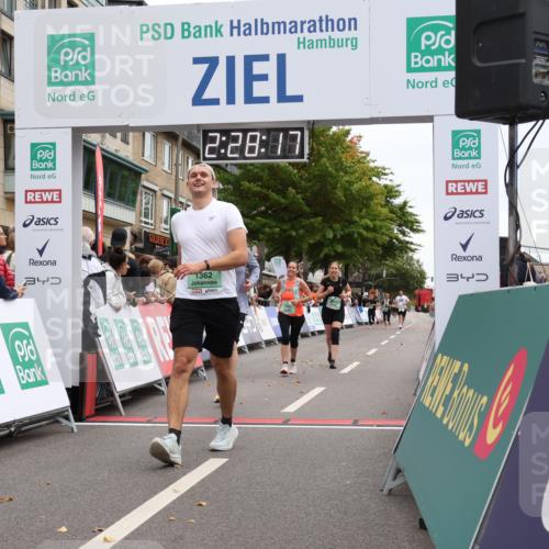 21.09.2025 - PSD Bank Halbmarathon Strokosch-Dieckow http://msf.ph/oto/8934158 21.09.2025 12:27:40 Ziel 1269, 1270, 1362, 3451, 3457, 3490, 3661, 3845 meine-sportfotos.de