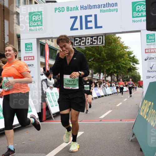 21.09.2025 - PSD Bank Halbmarathon Strokosch-Dieckow http://msf.ph/oto/8934259 21.09.2025 12:28:14 Ziel 1677, 3481, 3507, 3594, 3615 meine-sportfotos.de