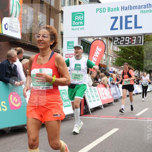 21.09.2025 - PSD Bank Halbmarathon Strokosch-Dieckow http://msf.ph/oto/8934410 21.09.2025 12:29:00 Ziel 1065, 1573, 3239, 3684, 3685 meine-sportfotos.de