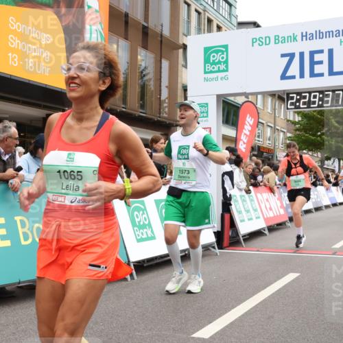 21.09.2025 - PSD Bank Halbmarathon Strokosch-Dieckow http://msf.ph/oto/8934413 21.09.2025 12:29:00 Ziel 1065, 1573, 3239, 3684, 3685 meine-sportfotos.de