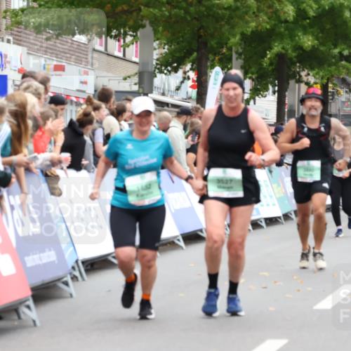 21.09.2025 - PSD Bank Halbmarathon Strokosch-Dieckow http://msf.ph/oto/8934467 21.09.2025 12:29:16 Ziel 1652, 3527, 3633, 3880 meine-sportfotos.de