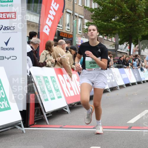 21.09.2025 - PSD Bank Halbmarathon Strokosch-Dieckow http://msf.ph/oto/8934889 21.09.2025 12:32:15 Ziel 1595, 1596, 2679, 3316, 3789, 3994 meine-sportfotos.de