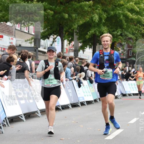 21.09.2025 - PSD Bank Halbmarathon Strokosch-Dieckow http://msf.ph/oto/8935003 21.09.2025 12:33:13 Ziel 3691, 3705 meine-sportfotos.de