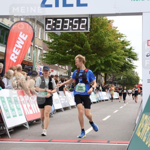 21.09.2025 - PSD Bank Halbmarathon Strokosch-Dieckow http://msf.ph/oto/8935018 21.09.2025 12:33:15 Ziel 3691, 3705 meine-sportfotos.de