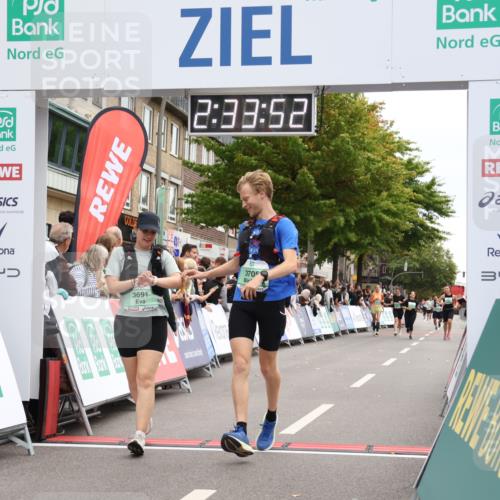 21.09.2025 - PSD Bank Halbmarathon Strokosch-Dieckow http://msf.ph/oto/8935023 21.09.2025 12:33:16 Ziel 3691, 3705 meine-sportfotos.de