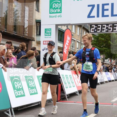 21.09.2025 - PSD Bank Halbmarathon Strokosch-Dieckow http://msf.ph/oto/8935027 21.09.2025 12:33:17 Ziel 3691, 3705 meine-sportfotos.de