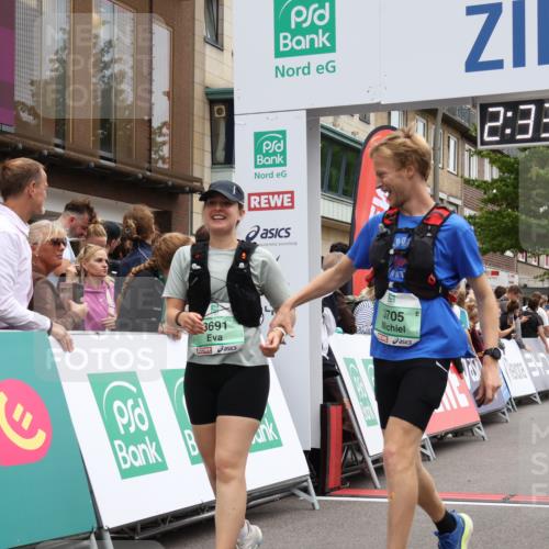 21.09.2025 - PSD Bank Halbmarathon Strokosch-Dieckow http://msf.ph/oto/8935030 21.09.2025 12:33:18 Ziel 3691, 3705 meine-sportfotos.de