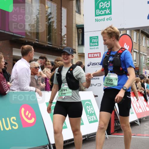 21.09.2025 - PSD Bank Halbmarathon Strokosch-Dieckow http://msf.ph/oto/8935033 21.09.2025 12:33:18 Ziel 3691, 3705 meine-sportfotos.de