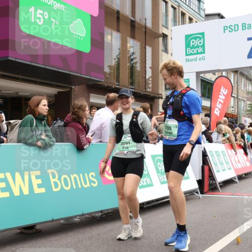 21.09.2025 - PSD Bank Halbmarathon Strokosch-Dieckow http://msf.ph/oto/8935035 21.09.2025 12:33:18 Ziel 3691, 3705 meine-sportfotos.de