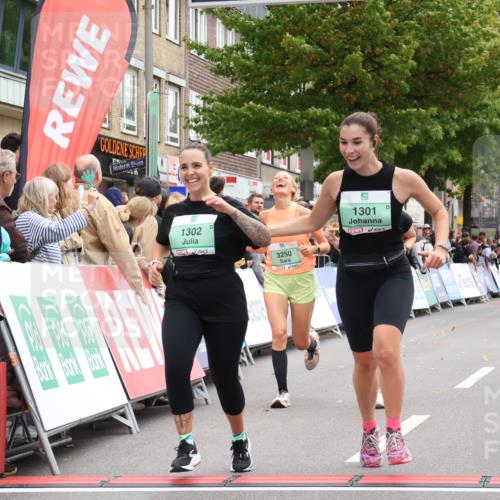 21.09.2025 - PSD Bank Halbmarathon Strokosch-Dieckow http://msf.ph/oto/8935049 21.09.2025 12:33:25 Ziel 1301, 1302, 3250, 3370 meine-sportfotos.de