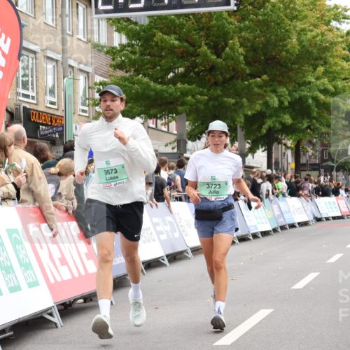 21.09.2025 - PSD Bank Halbmarathon Strokosch-Dieckow http://msf.ph/oto/8935083 21.09.2025 12:33:40 Ziel 3673, 3723 meine-sportfotos.de